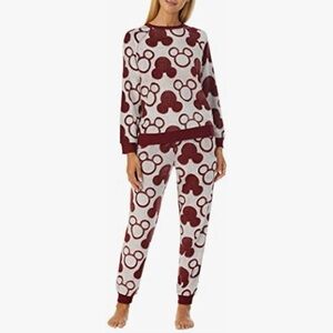 Disney Women's 2-piece fleece jogger lounge set.